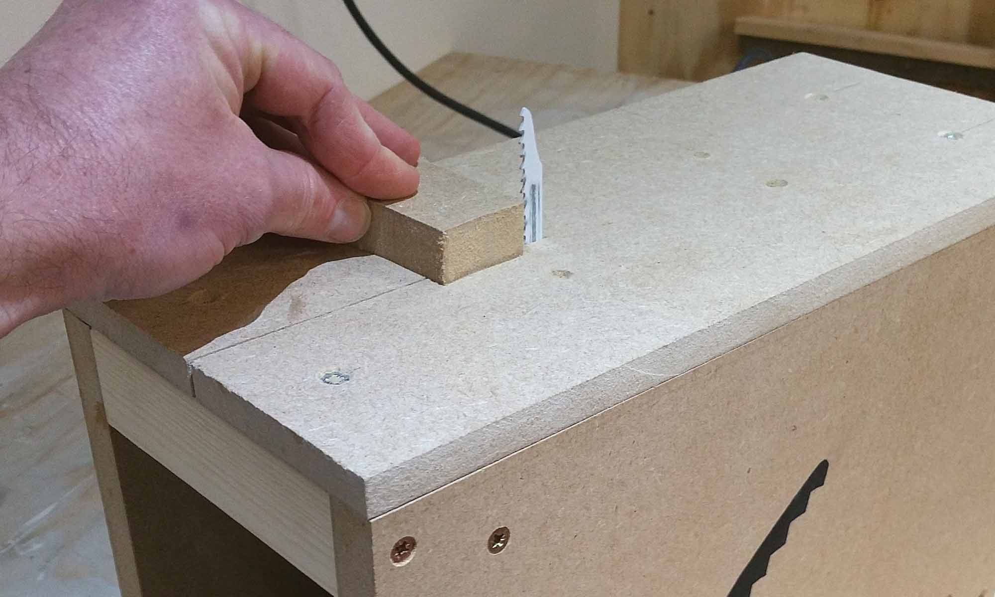 How to Make a Jigsaw Table