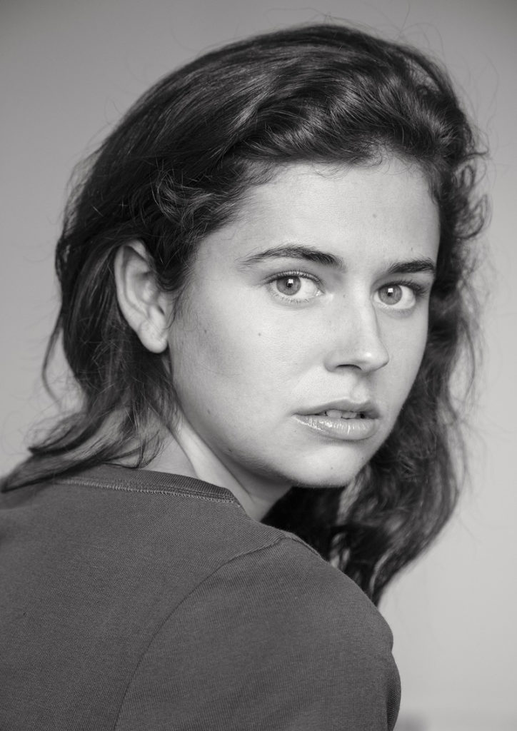 Irish actress Alison Oliver cast alongside Joe Alwyn in TV adaptation(016)