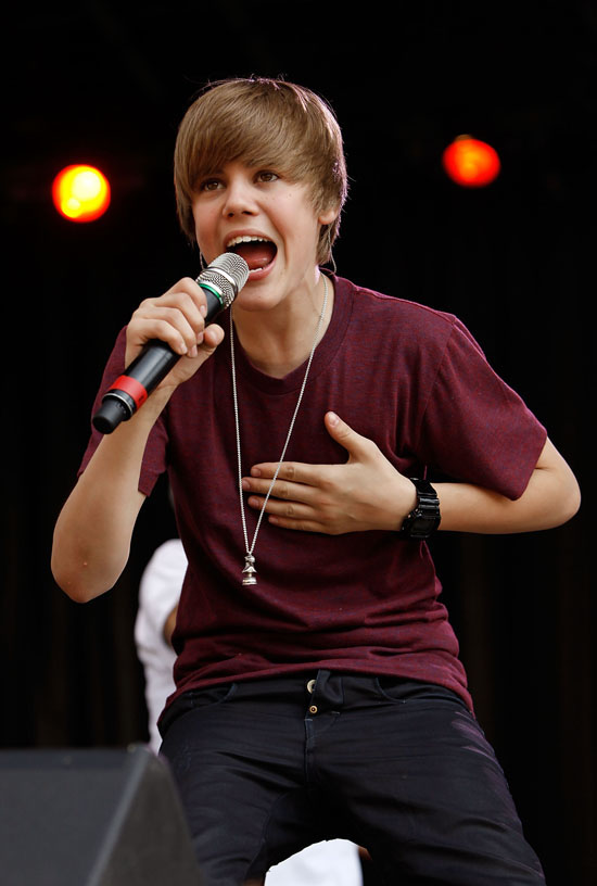 Justin Bieber Performs at the 132nd Annual "Easter Egg Roll" at the