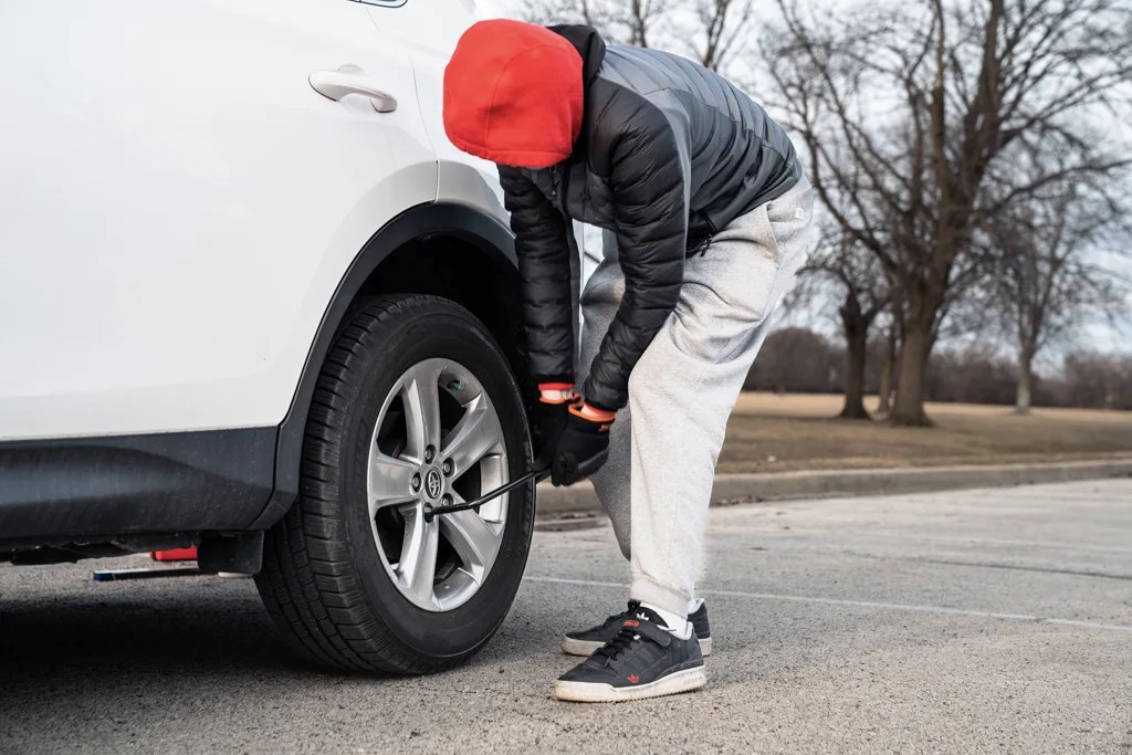 How to Change a Tire: Go Tires Step-by-Step Guide