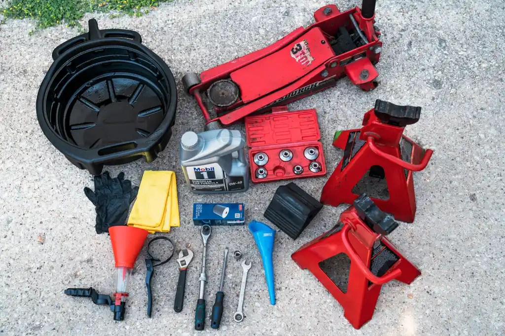 Learn How to Change Oil by Yourself from the GoTire Expert