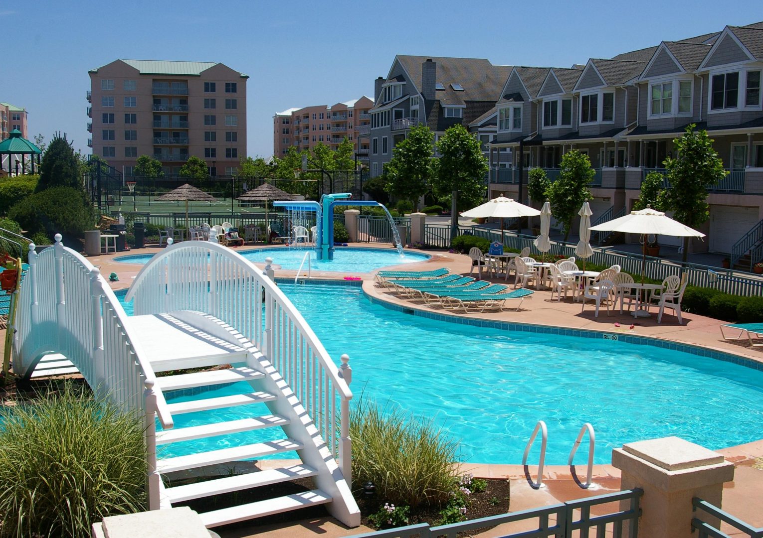 Seapointe Village Realty Виж работните оферти тук