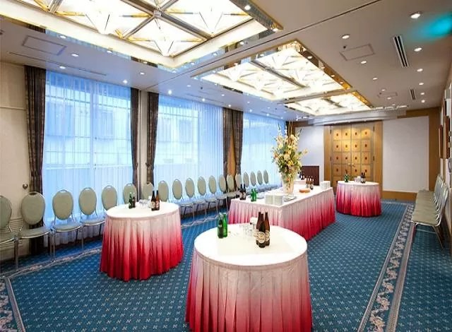 自信あり？意外と多い「立食パーティーのマナー」をおさらい | 食・料理 | オリーブオイルをひとまわし 新宿で立食パーティーをするならここ！貸切Okのお店をご紹介 – グルメプラス