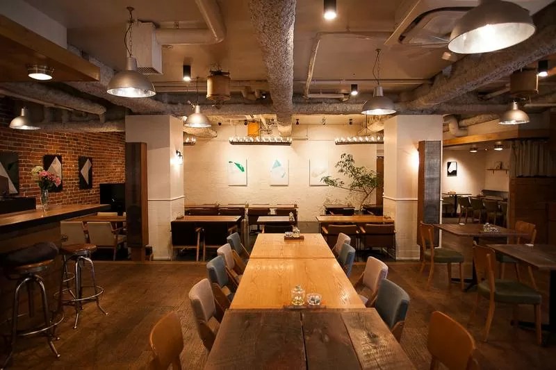 【2025年最新】御茶ノ水・神保町で貸切パーティーを開催！周りを気にせず盛り上がれる会場をご紹介 グルメプラスガイド