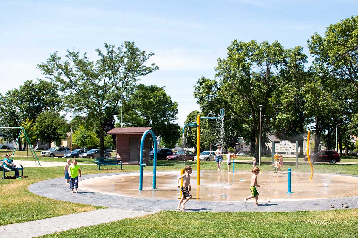 The BEST Oshkosh Parks for Spring! (with the Rubber Ground)