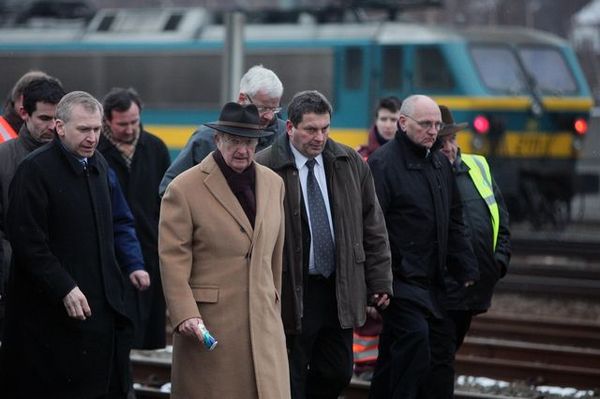 King Albert visits site of train crash News Summary R O Y A L B L O G. N L