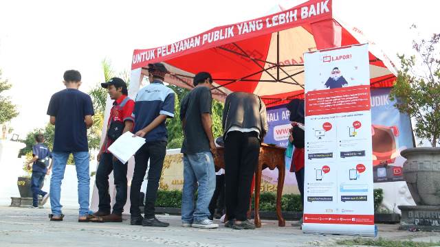 Persamaannya adalah bahwa keduanya merupakan pesan yang ditujukan kepada khalayak. Adukan Masalah Layanan Publik Melalui Kenallapor Saatmudik Majalah Gpriority