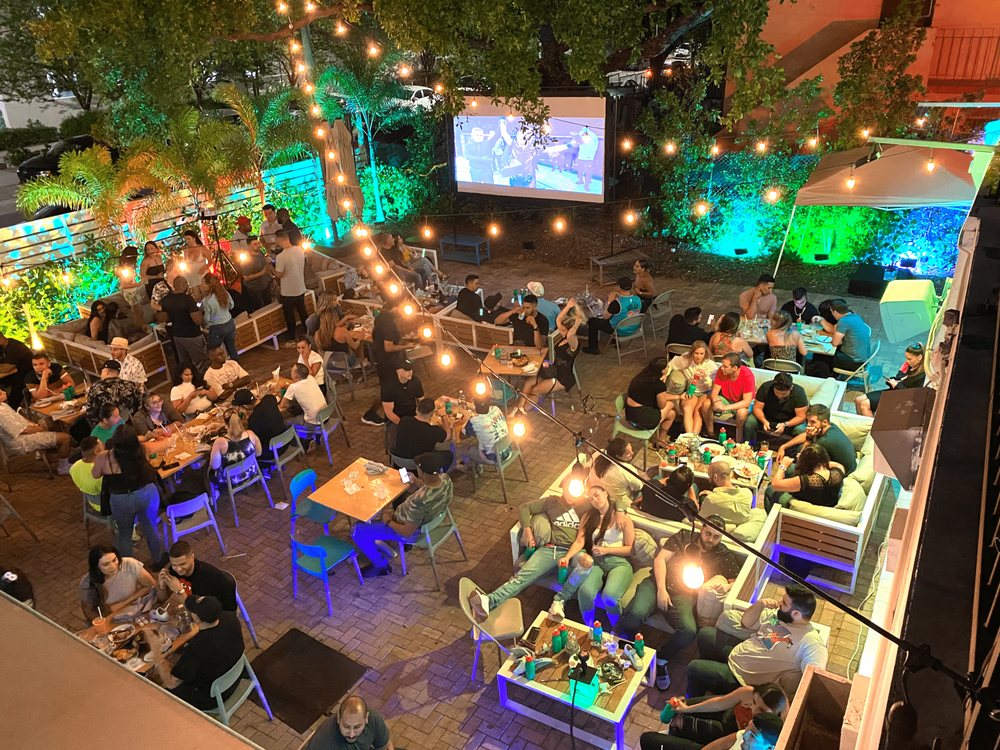 Fun Wynwood Bars Happy Hour, Outdoor Bar, Great for Groups
