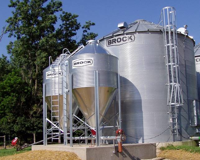 12' Brock Farm Hopper Tank