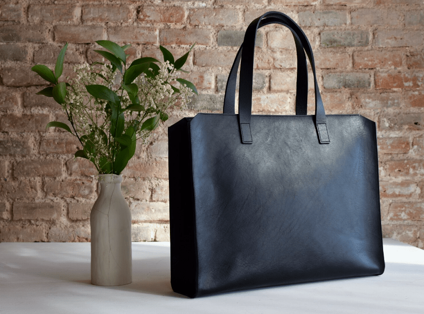 How to Buy the Best Black Leather Bag Online?