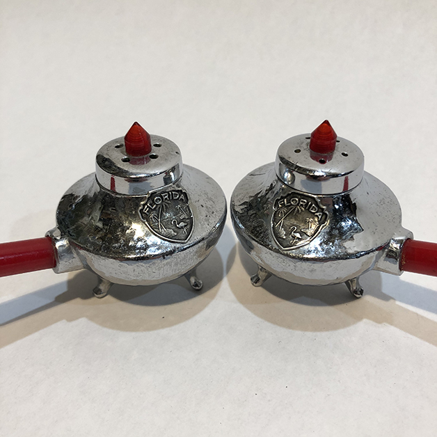 Vintage Florida Skillet Salt and Pepper Shakers 50s Bakelite