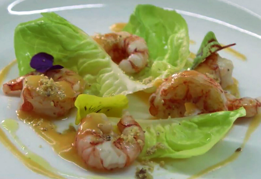 Cocktail di gamberi la ricetta di chef Cannavacciuolo per l'antipasto festivo
