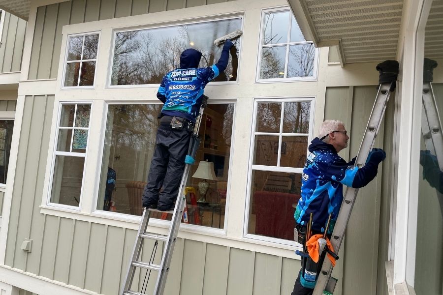 Grand Rapids Christmas Lights Installation and Service