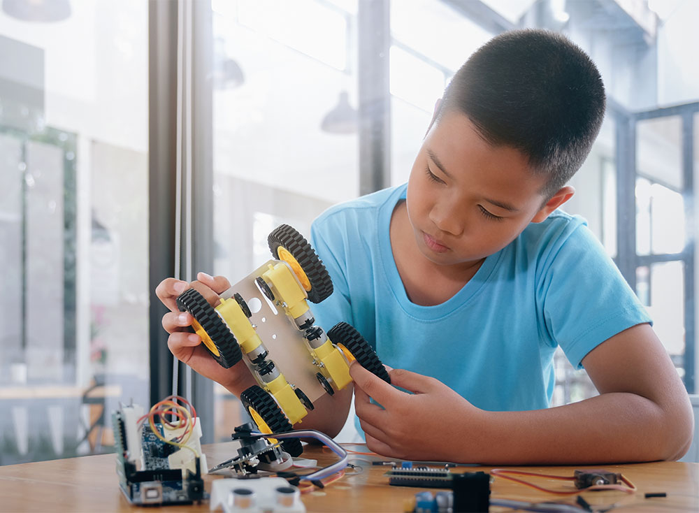 Smart Classrooms, Touch Screens, STEM Kit, Drone Kit, Robotics in Dubai