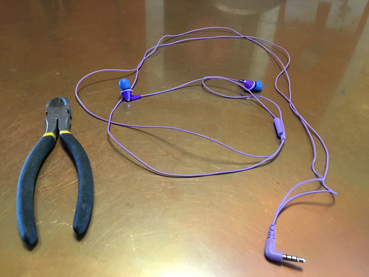 Create a Super Cheap and Super Easy DIY Lavalier Microphone granworks