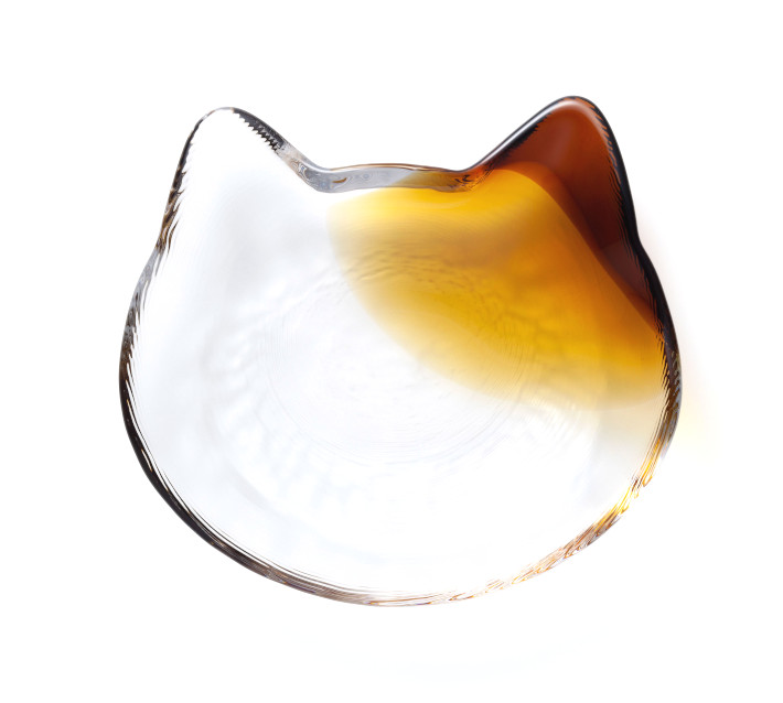 Catloving Japanese glass craftsman creates a stylish and cute