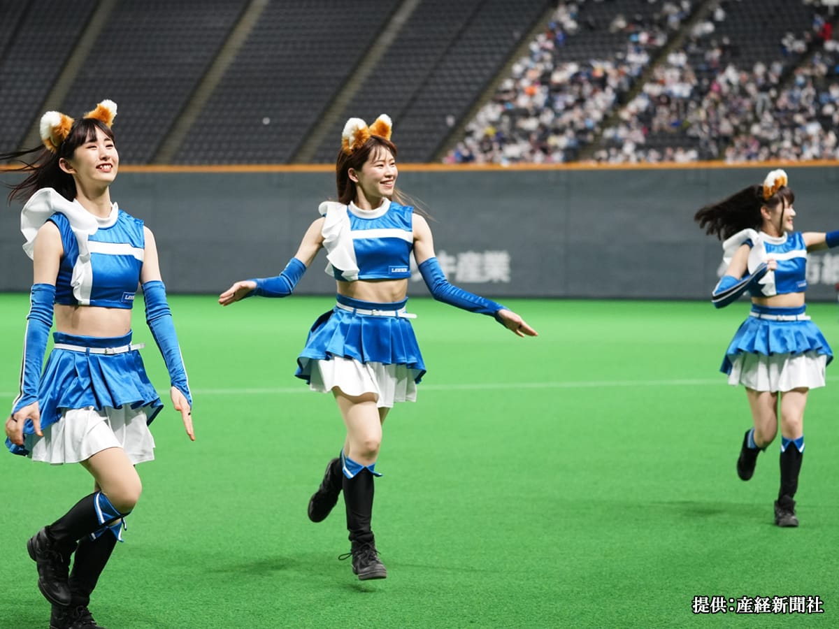 Japanese cheerleaders’ cute fox dance goes viral, videos rack up
