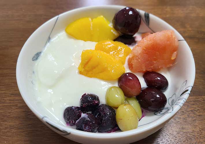 セブンイレブンの冷凍フルーツをランキング！ 7種の値段やおすすめの食べ方は？ grape [グレイプ]