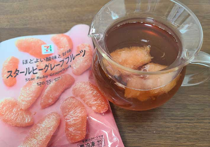 セブンイレブンの冷凍フルーツを紅茶に入れたら… 「考えた人、天才では？」｜ニフティニュース