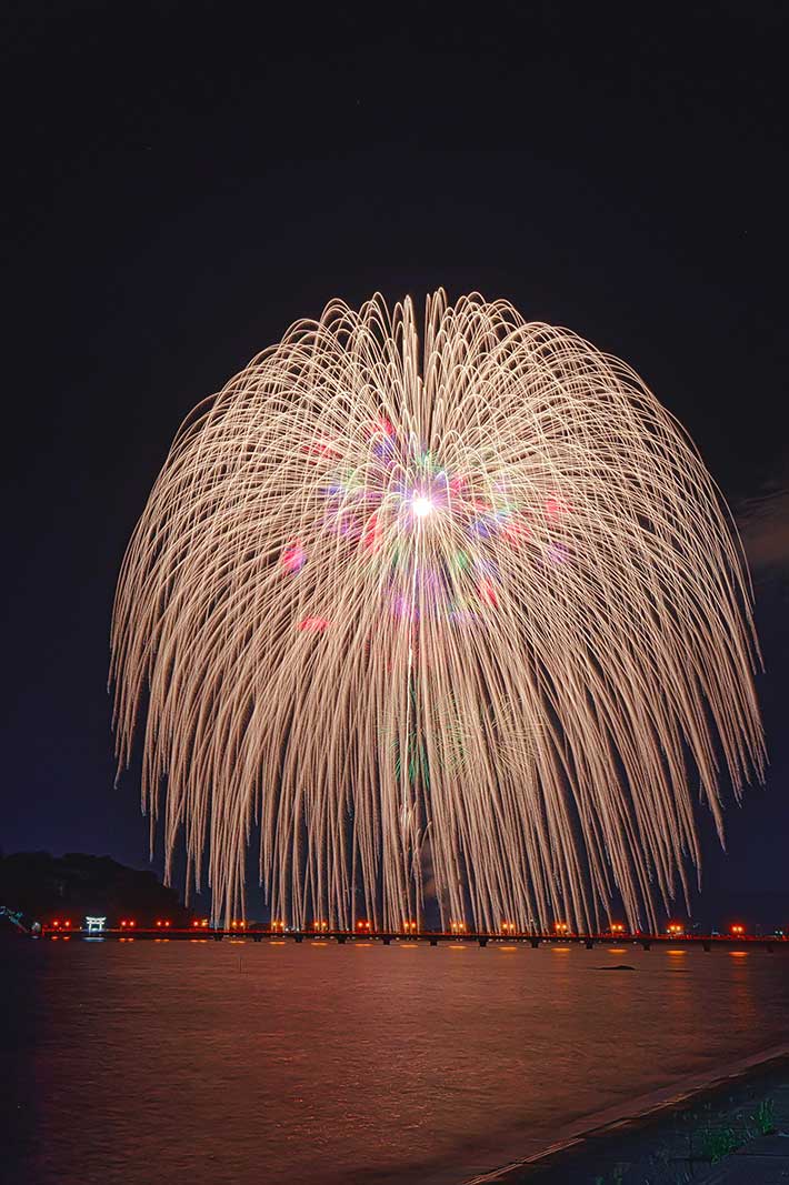3年ぶりに行われた花火大会 三尺玉の美しさに「すごいッ！」「大迫力」 grape GREE ニュース