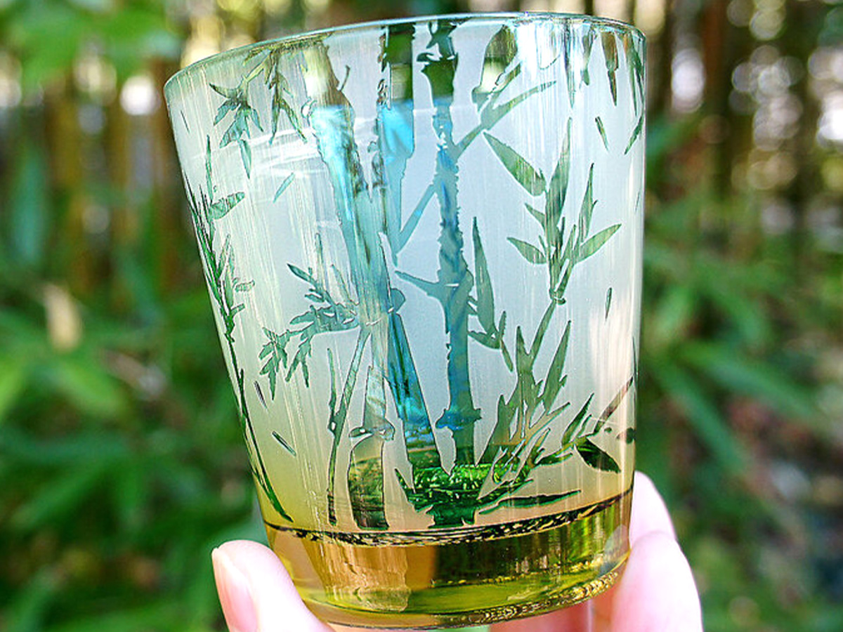 グラスの底を覗くと…「竹林の小道が現れた！」ギフトにも最適な美しいグラスとは grape [グレイプ]