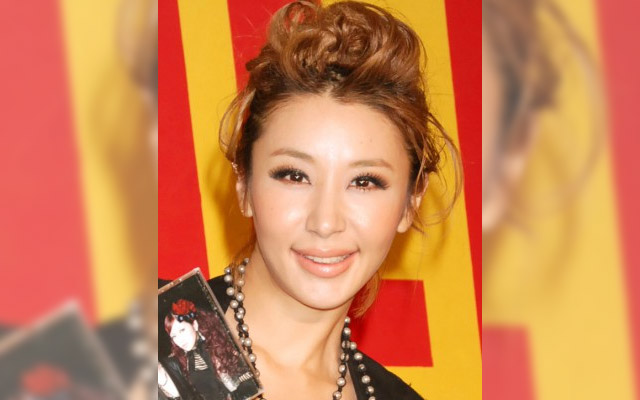 鈴木紗理奈が息子・利音の画像を公開 イケメンと話題！ grape [グレイプ]