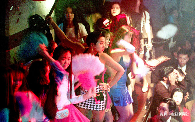 Jafca | 一般社団法人日本流行色協会 | Color Column バブル時のファッションといえば、肩パッドに太い眉毛！「あれ、もしかして？」 – Grape [グレイプ]