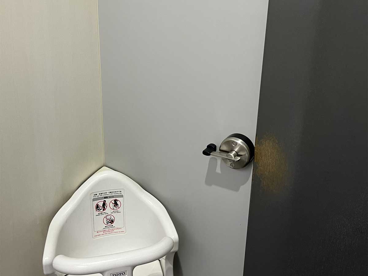 Japanese rest stop’s restroom setup has parents clamoring for it to be