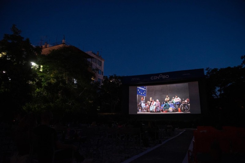 How Does Outdoor Projector Work