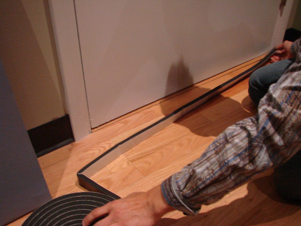 How To Soundproof Your Bedroom Door / How to Soundproof a Bedroom in 7