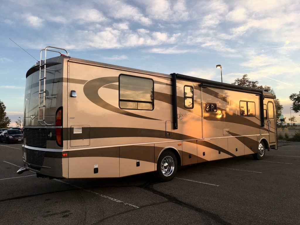 Drivable Motorhomes vs Towable Fifth Wheel RVs Grateful Glamper