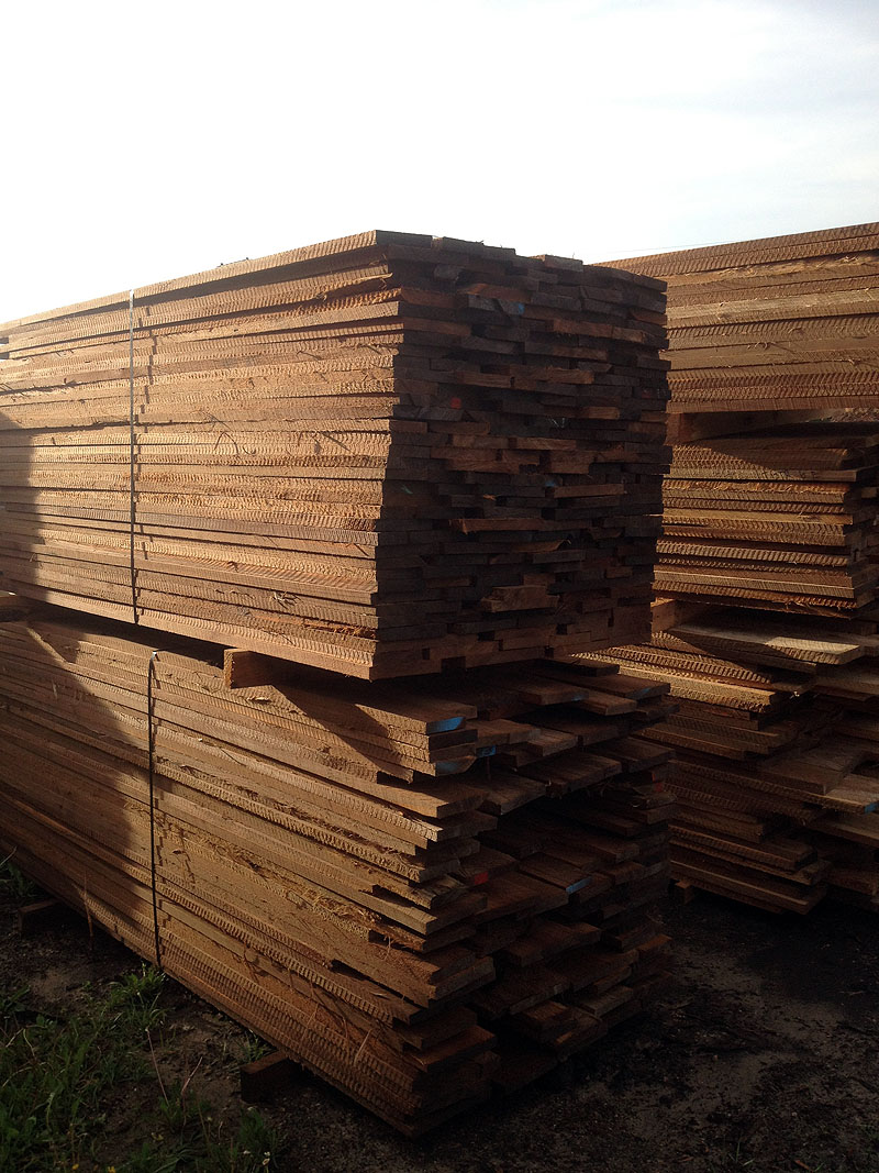 Rough Cut Green Lumber Grau Logs and Lumber