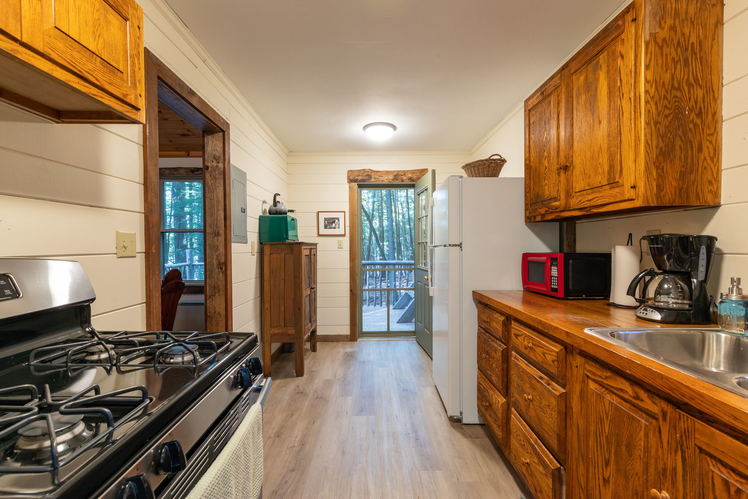 Cousy Cabin, Cabin Rental, Getaway House, Pittsfield NH