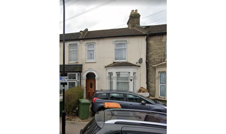 E833 Second Avenue, Manor Park, London E12 GRB UK