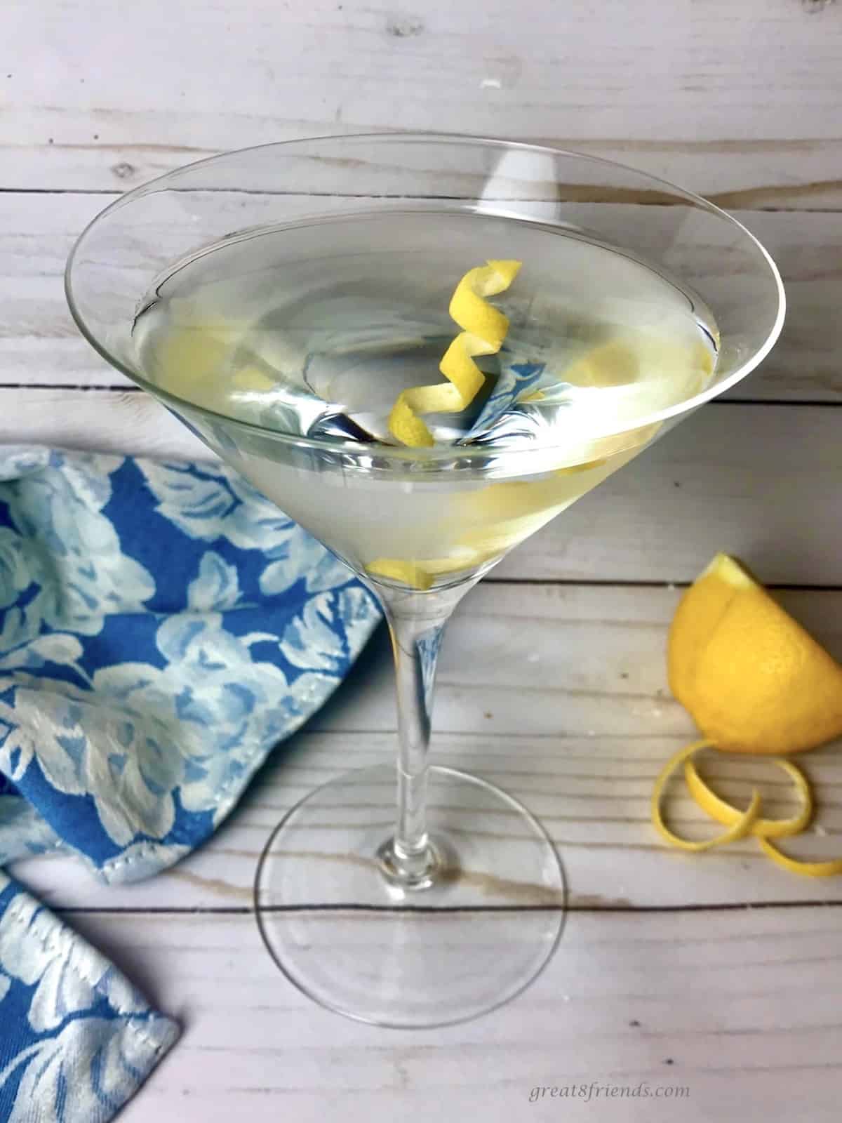 The Gin Martini… A Classic Cocktail Great Eight Friends