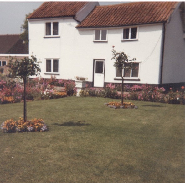 Auction of Three ‘Capital Detached’ Cottages in Long Street Great