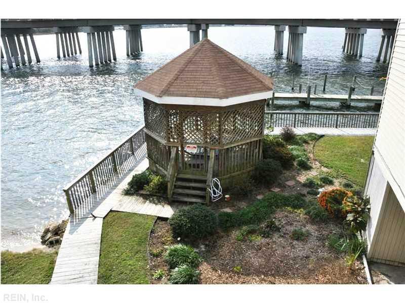 837 Little Bay Ave., Norfolk, VA 23503 Debbie Woolard, Realtor®