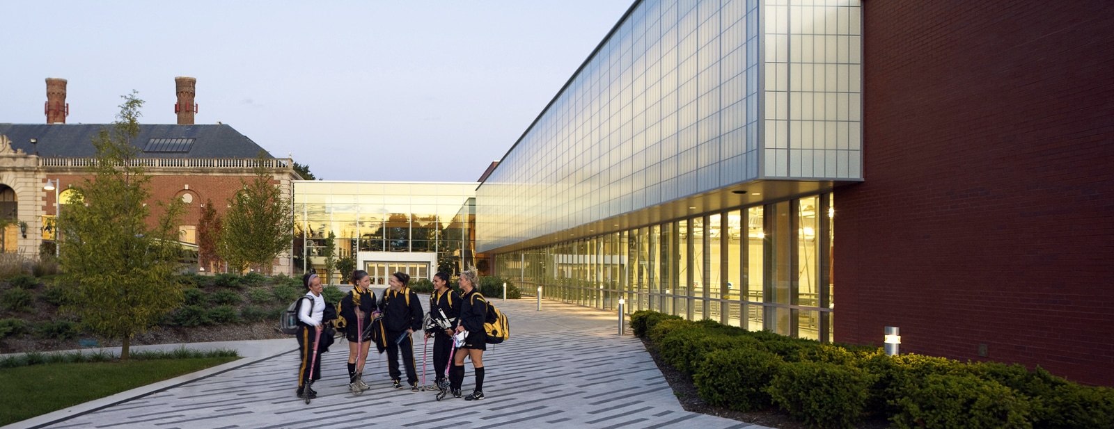 Adelphi University 艾德菲大學 (可條件式入學) 葛瑞特留遊學