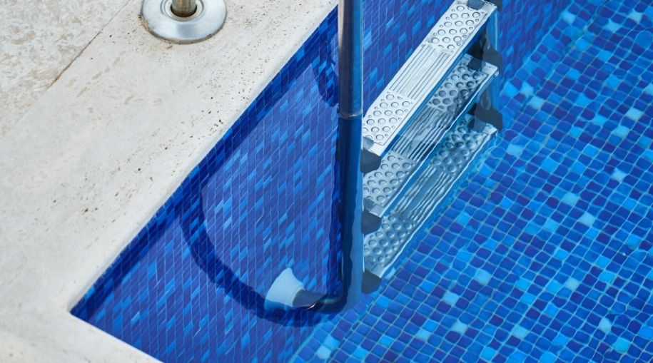 Heat Pump vs Solar Pool Heating (Which Is Better?)