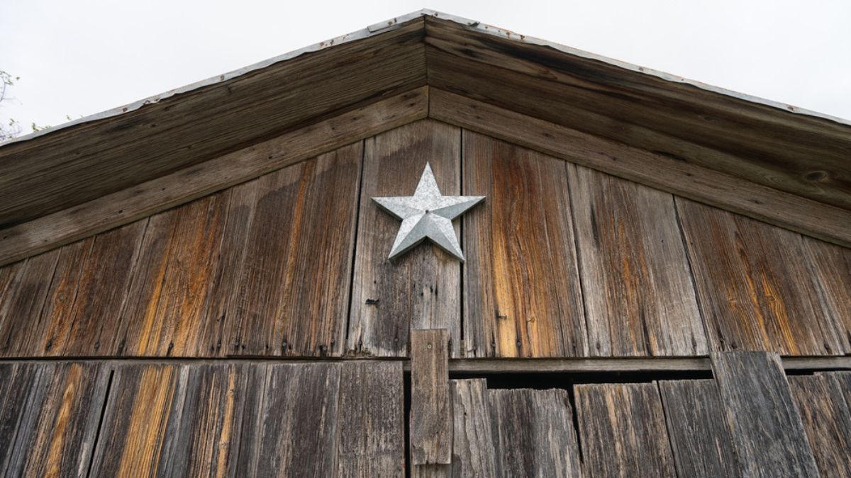 Read This To Find Out What A Star On A House Means