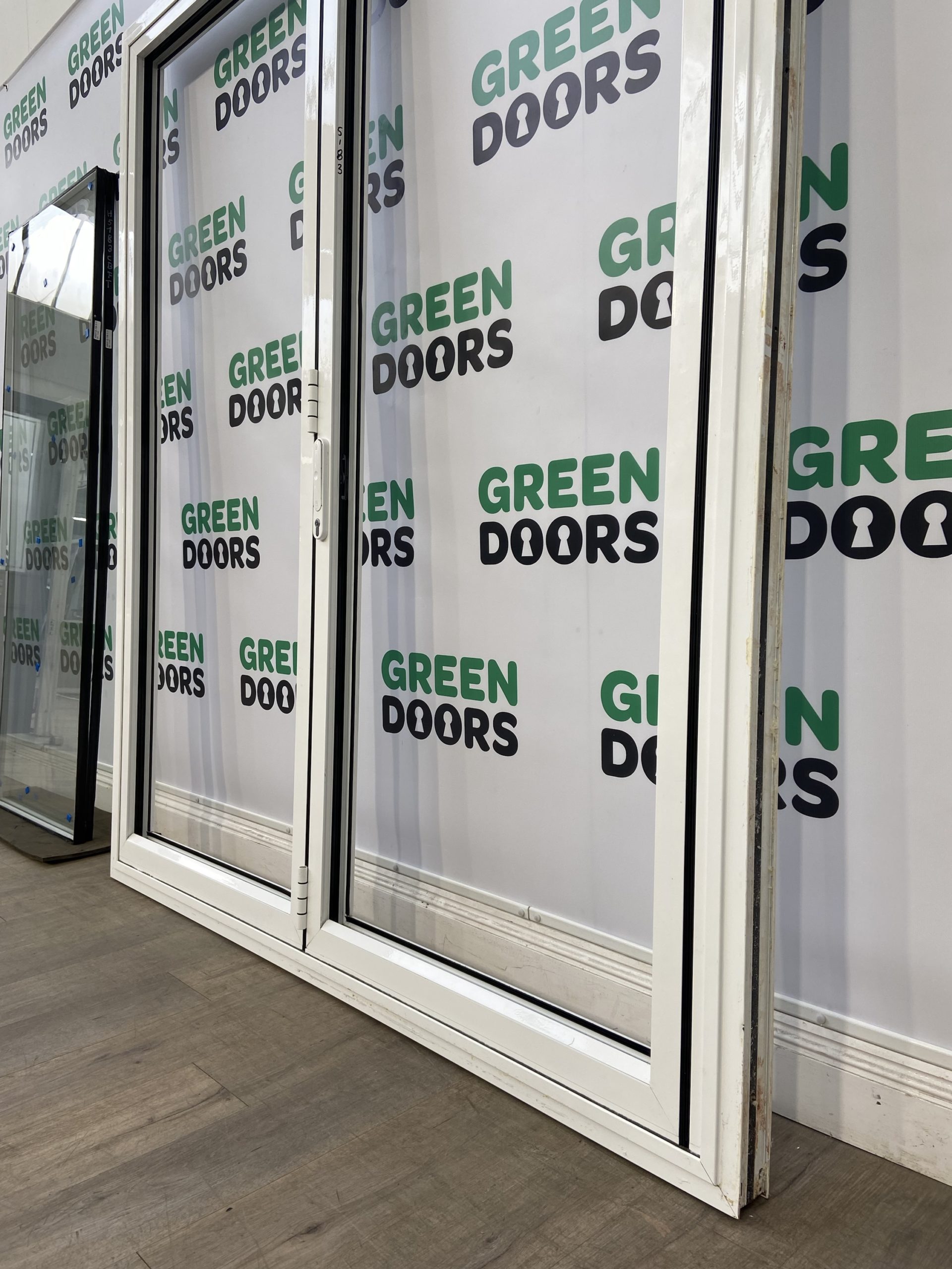 ALUK Aluminium White Bifolding Doors Green doors