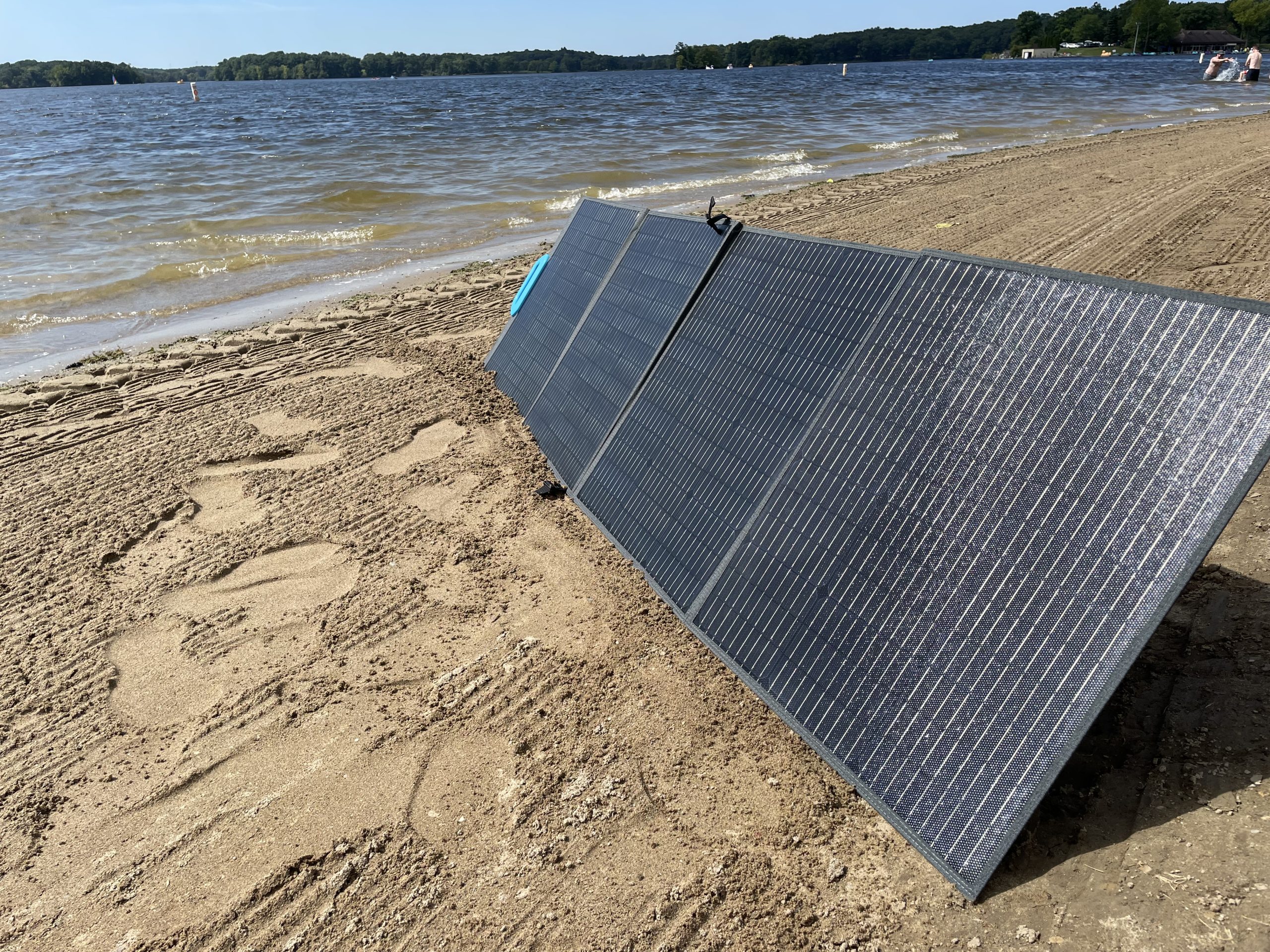 An In-Depth Review of the BLUETTI PV200 Solar Panel