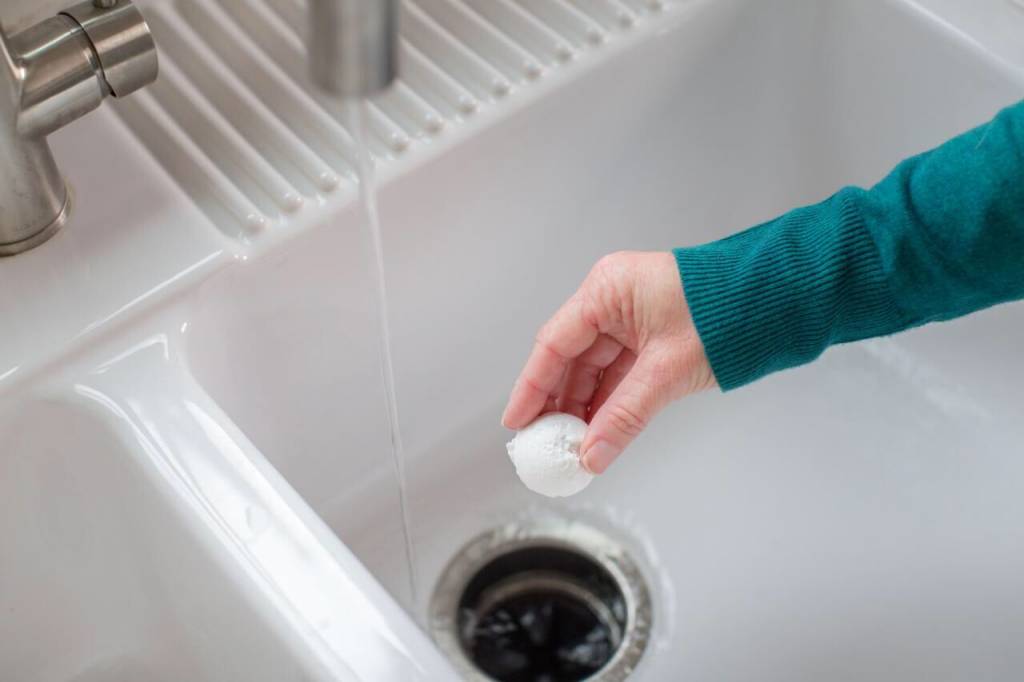 How to Clean the Garbage Disposal Using These DIY Cleaning Bombs