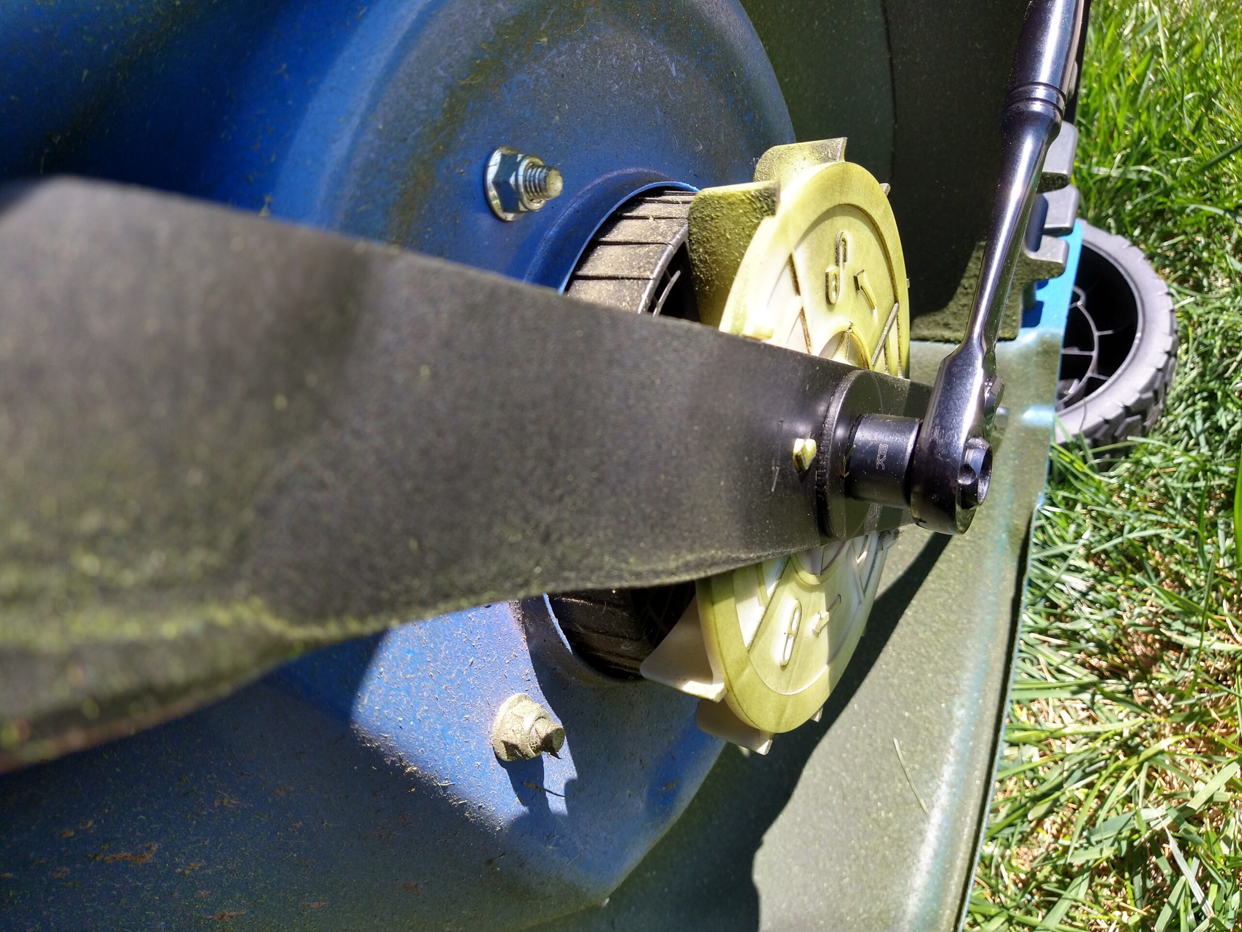 Best Lawn Mower Mulching Blades Reviews and Buying Guide In 2024