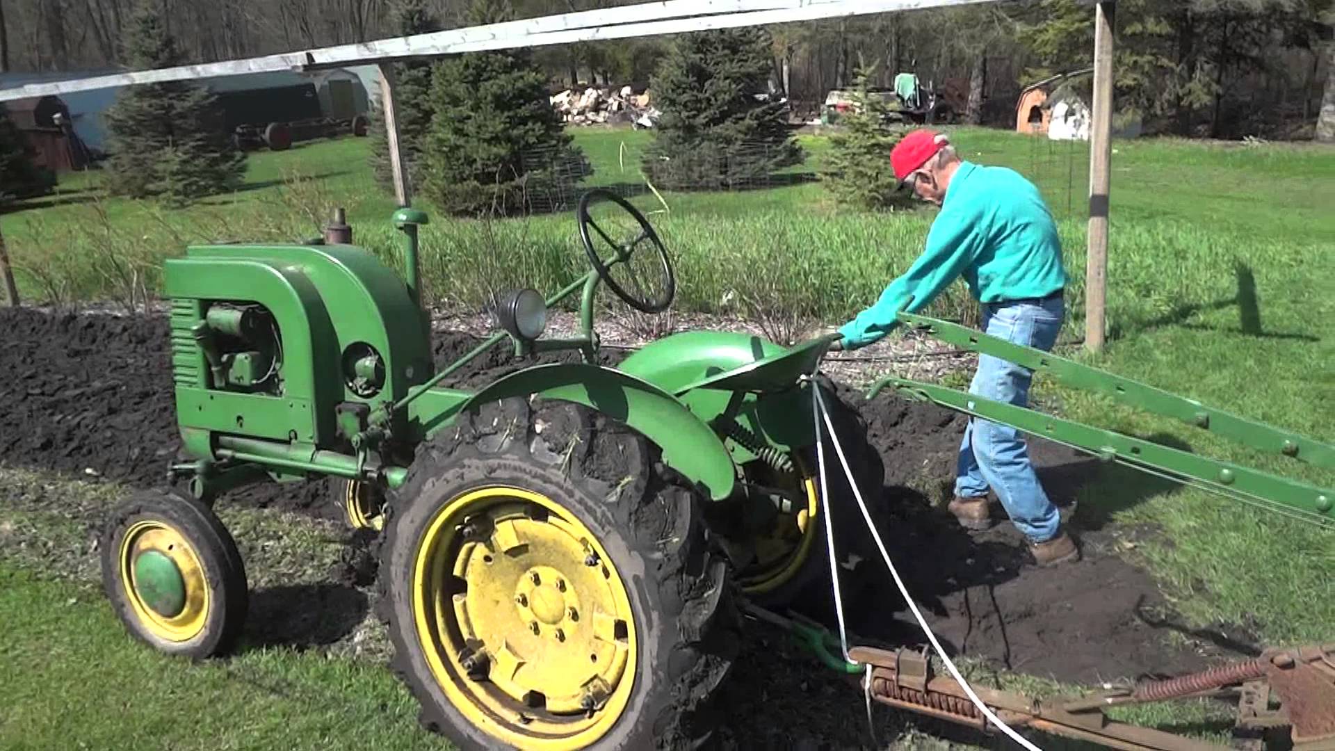 Plowing with a John Deere "LA" Green Magazine