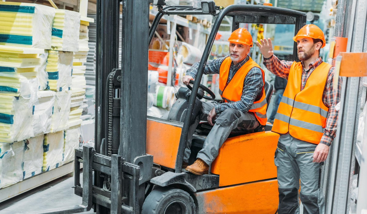 MAQUINARIA NECESARIA PARA LA CARGA Y TRANSPORTE DE PALETS GreenPal