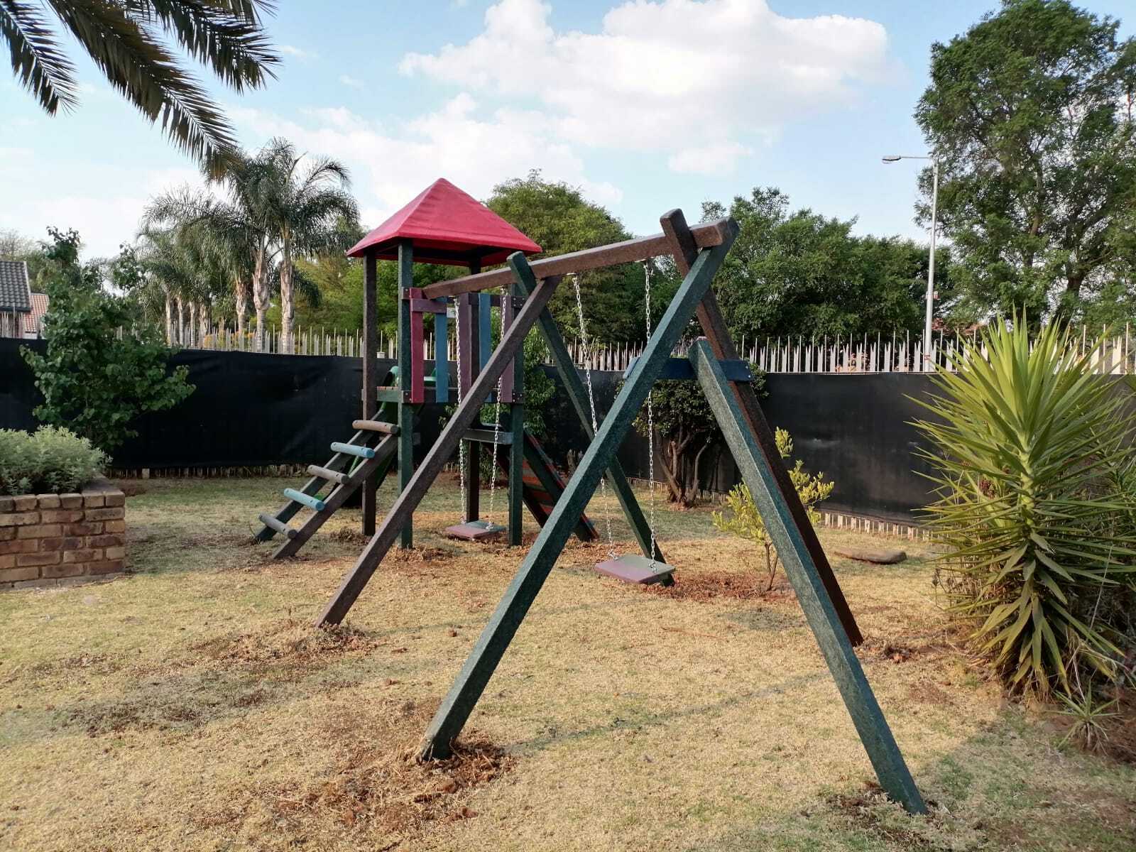 Basic Jungle Gym with Swings Connected Green Plastic Designs JHB