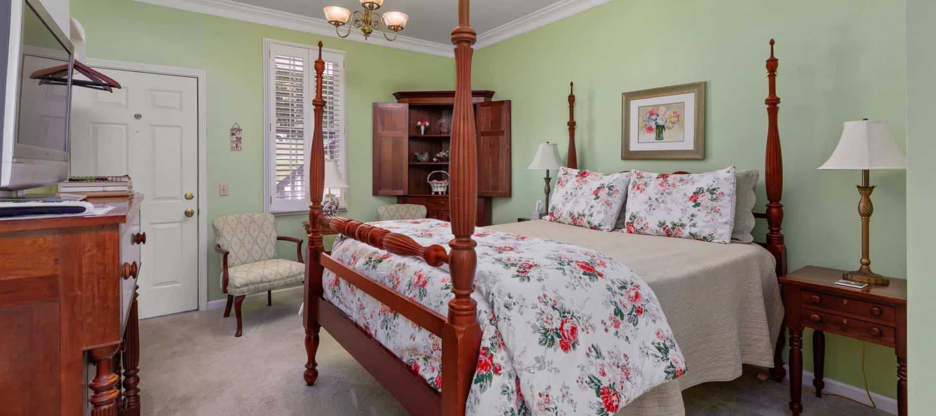 Romantic Bed & Breakfast Lodging in Elsah Illinois for Vacation Getaways