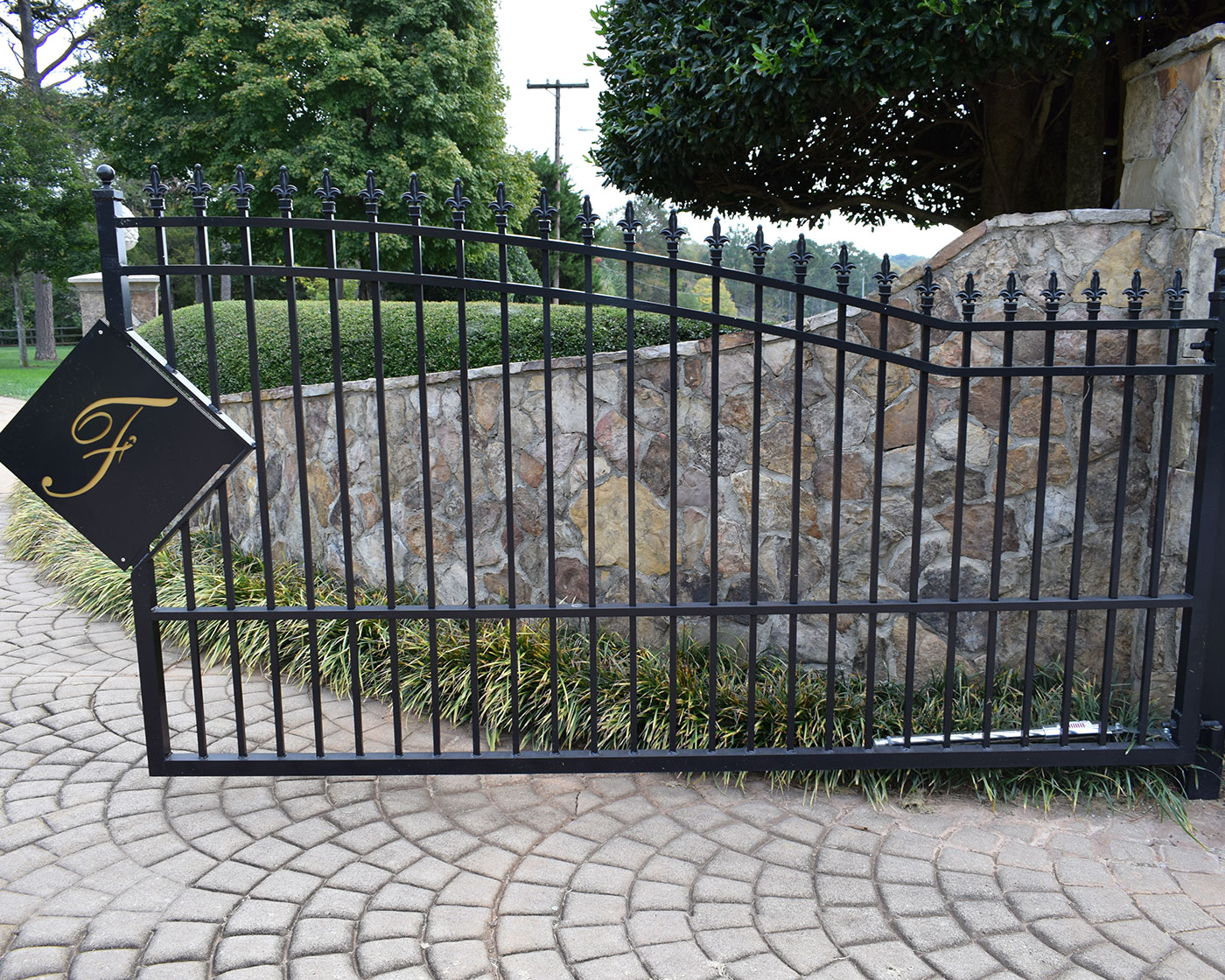 Greenville, SC Sidewalk and Yard Fence Builders Greenville Fences