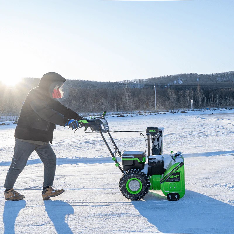 Greenworks 80V 24'' Dual Stage Snow Thrower, (3) 4.0Ah Batteries and D